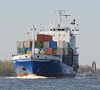 011_45-6741 Der Container-Feeder KALINA auf der Elbe auf seiner Fahrt zum Hamburger Hafen. Im Hintergrund die Lotsenstation von Hamburg Finkenwerder.  Das Feeder-Schiff ist ca. 120m lang und kann 680 Container laden. www.hamburg-fotografie.de