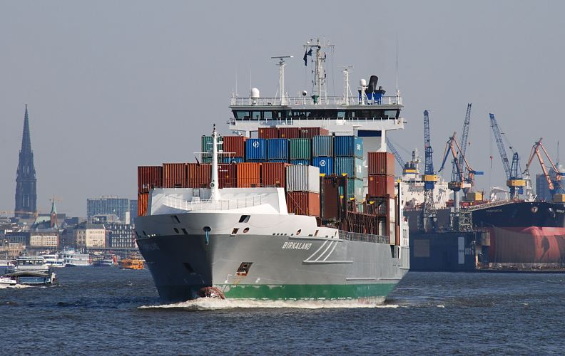Bilder aus dem Hamburger Hafen und den Schiffen auf der Elbe / Container Feeder Birkaland 