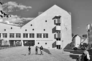 1440 Anbau vom Gebäude Bestehornpark - ehem. Papierfabrik, jetzt Kulturzentrum in Aschersleben.