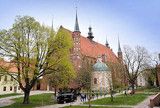 0073 Ansicht Frauenburger Dom / Kathedrale Frombork - gotischer Backsteinarchitektur, errichtet 1329 - 1388; barocke Salvatorkapelle.