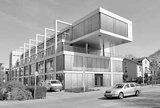 0388 Modernes Verwaltungsgebäude - historisches Wohnhaus; Rosengarten / Wedel.
